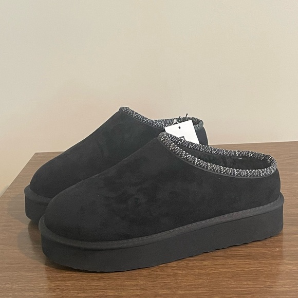 PAWZ Shoes - NWT Pawz Slippers Black Shoes Sz 9